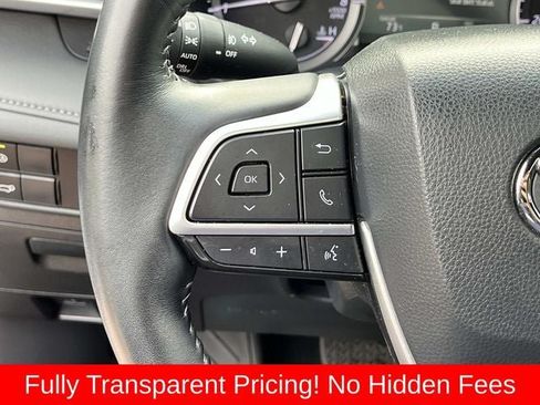 Used 2022 Toyota Highlander XSE AWD/4WD image 30