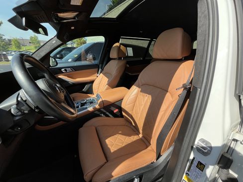 Used 2023 BMW X7 xDrive40i w/ M Sport Package AWD/4WD image 15