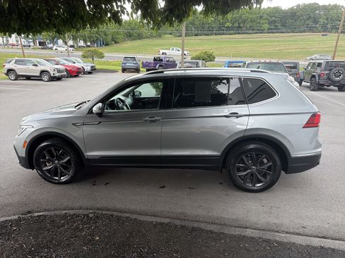 Used 2024 Volkswagen Tiguan SE AWD/4WD image 7