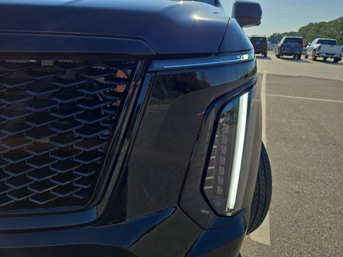 Certified 2026 Cadillac Escalade V AWD/4WD image 33