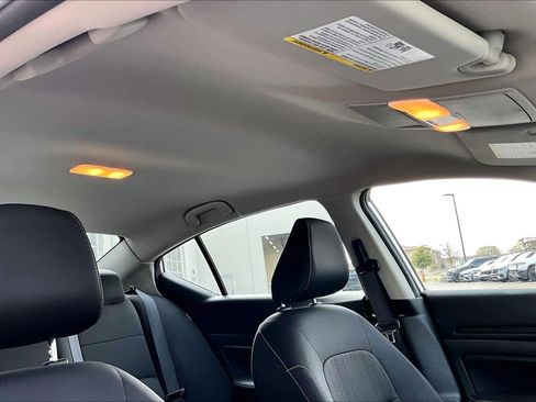 Used 2024 Nissan Altima 2.5 SV image 14