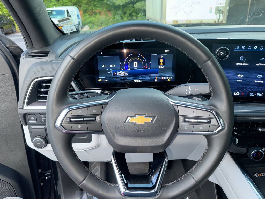 Used 2025 Chevrolet Suburban Premier RWD image 16