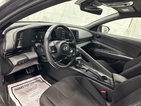 Used 2025 Hyundai Elantra Sport image 15