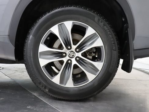 Used 2021 Toyota Highlander XLE AWD/4WD image 45