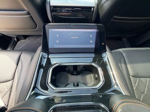 Used 2022 Jeep Grand Wagoneer Series III w/ Rear Seat Video Group 1 AWD/4WD image 31
