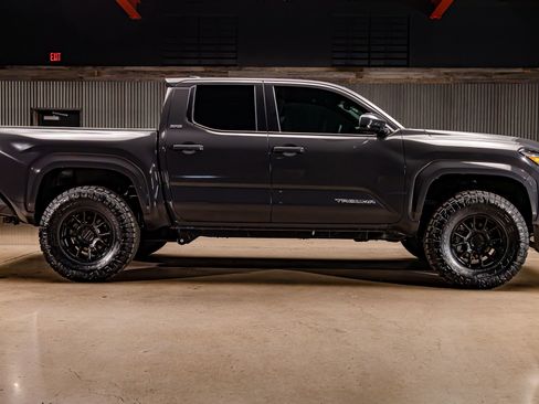 Used 2026 Toyota Tacoma 4x4 Double Cab image 11