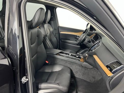 Used 2025 Volvo XC90 B6 Plus image 35