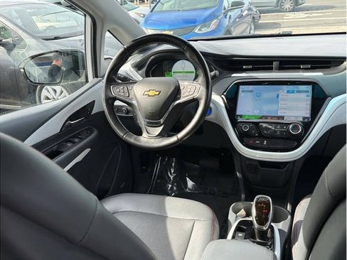 Used 2019 Chevrolet Bolt Premier w/ Infotainment Package FWD image 5