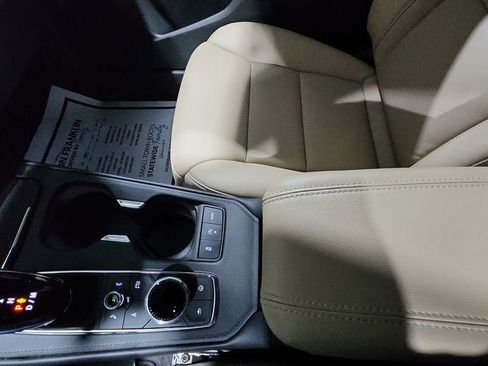Used 2024 Cadillac XT4 Premium Luxury image 25