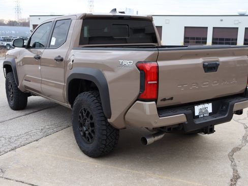 New 2026 Toyota Tacoma TRD Off-Road w/ TRD Off Road Upgrade Package AWD/4WD image 8