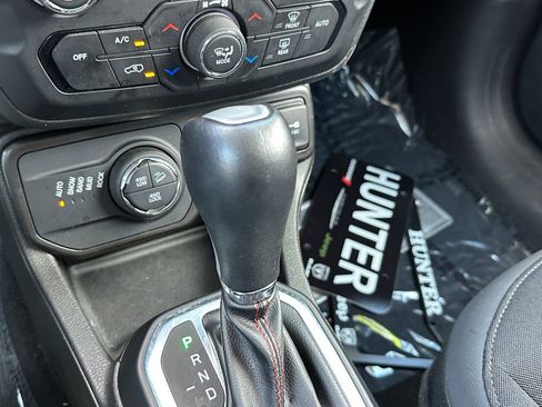 Certified 2023 Jeep Renegade Trailhawk AWD/4WD image 31