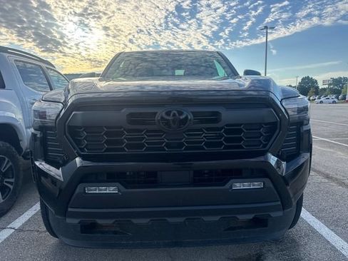 Used 2026 Toyota Tacoma TRD Off-Road AWD/4WD image 2