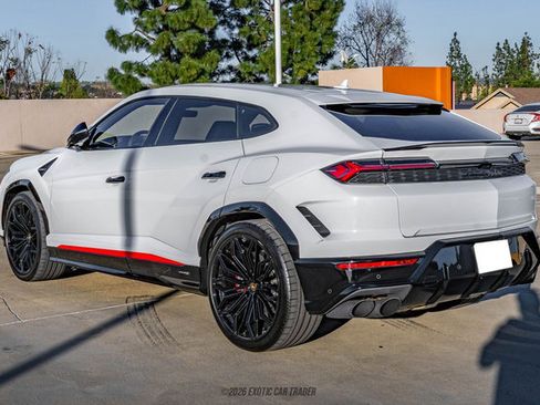 Used 2025 Lamborghini Urus SE image 6