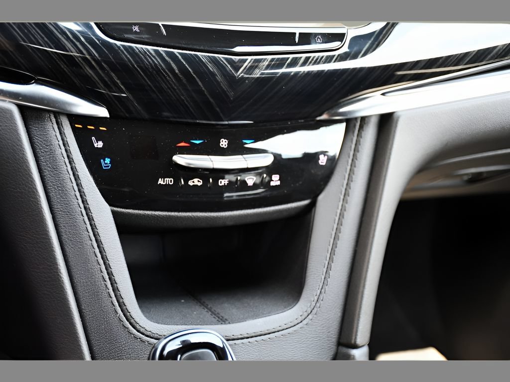 Used 2023 Cadillac XT6 Premium Luxury w/ Technology Package AWD/4WD image 39