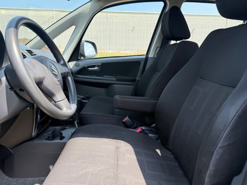 Used 2010 Suzuki SX4 AWD Hatchback image 8