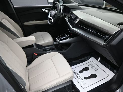 Used 2025 Audi Q4 e-tron Premium Plus w/ Premium Plus image 32