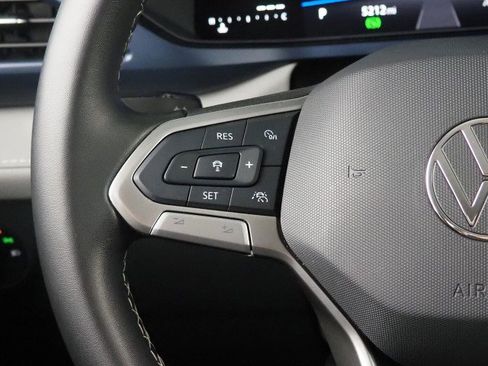 Used 2024 Volkswagen Taos SE image 19