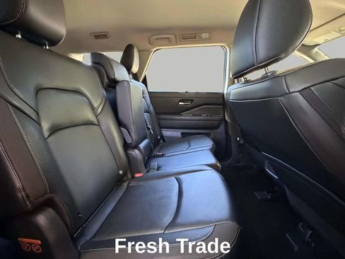 Used 2023 Nissan Pathfinder SL AWD/4WD image 10