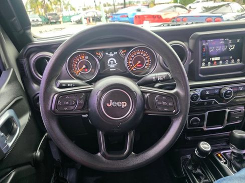 Used 2022 Jeep Gladiator Sport image 19