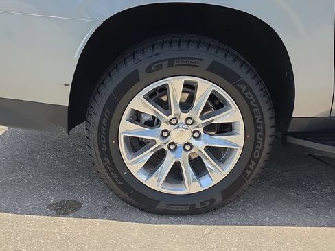 Used 2024 Chevrolet Suburban Premier RWD image 5
