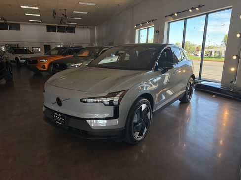 New 2026 Volvo EX30 Ultra w/ Protection Package image 3