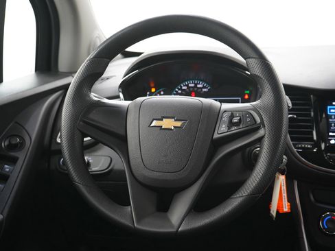 Used 2020 Chevrolet Trax LS FWD image 16