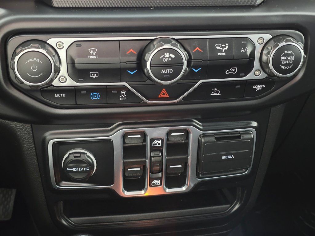 Used 2023 Jeep Wrangler Unlimited AWD/4WD image 46