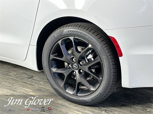 New 2026 Chrysler Pacifica Select w/ S Appearance Package image 12