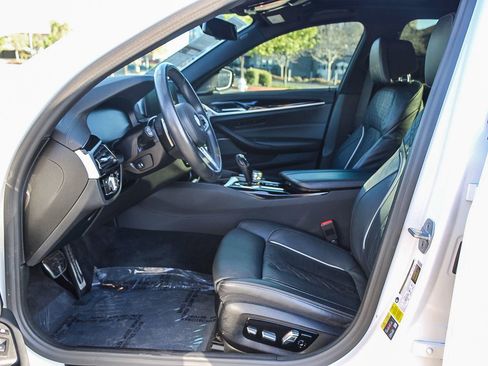 Used 2020 BMW 530e xDrive w/ M Sport Package image 17