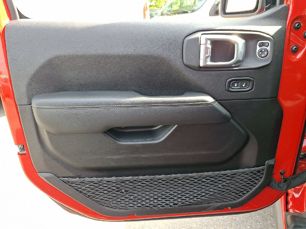 Used 2023 Jeep Wrangler Unlimited Sahara AWD/4WD image 12