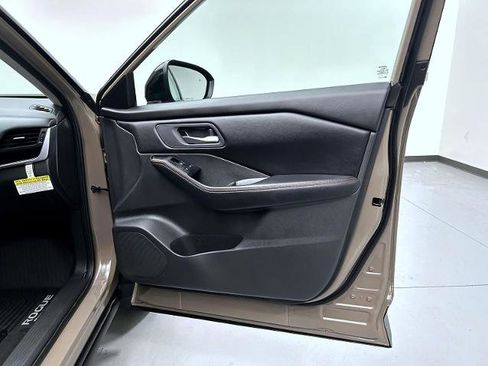 Certified 2025 Nissan Rogue SV AWD/4WD image 16