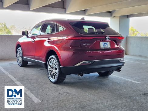 Used 2022 Toyota Venza XLE image 8