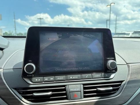 Used 2025 Nissan Altima 2.5 SV FWD image 5