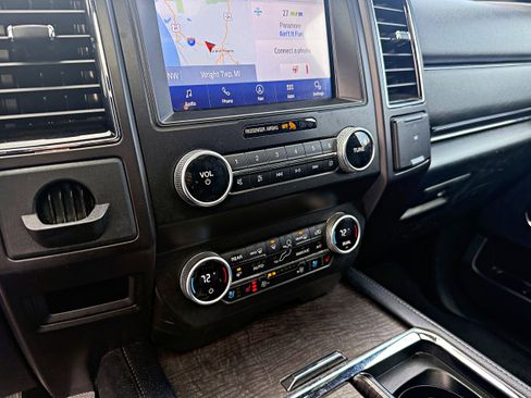 Used 2021 Ford Expedition Max Limited image 17