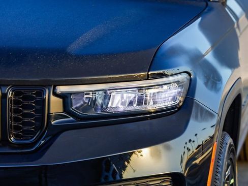 New 2025 Jeep Grand Cherokee Altitude image 32