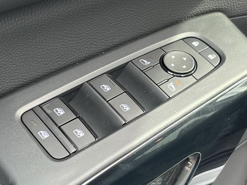 New 2025 Nissan Pathfinder SV w/ SV Premium Package image 20