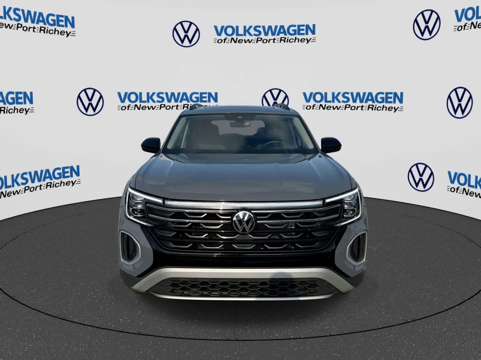 Used 2024 Volkswagen Atlas Peak Edition SEL AWD/4WD image 17