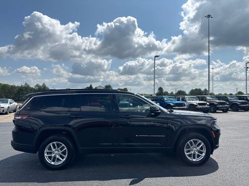 Used 2025 Jeep Grand Cherokee L Laredo AWD/4WD image 3