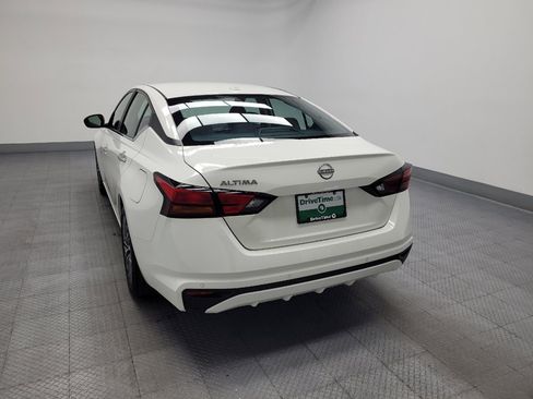 Used 2025 Nissan Altima 2.5 SV FWD image 6
