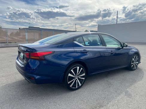 Used 2022 Nissan Altima 2.5 SR AWD/4WD image 3