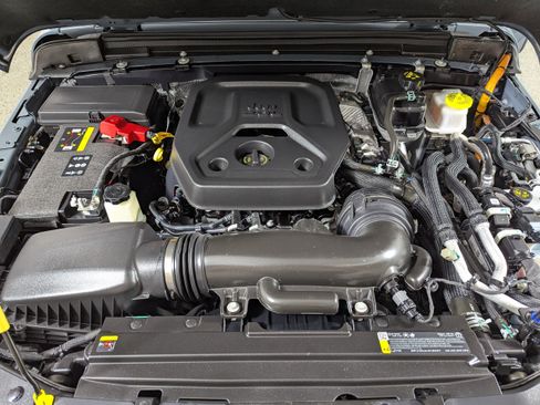 Used 2025 Jeep Wrangler Sahara image 23