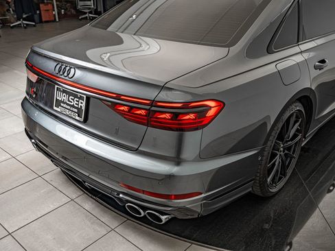 Used 2022 Audi S8 AWD/4WD image 17