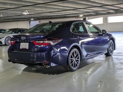 Used 2022 Toyota Camry SE image 5