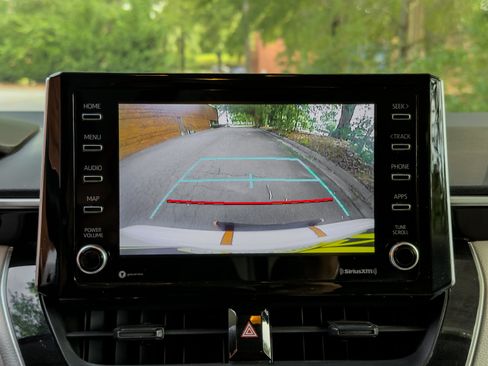 Used 2021 Toyota Corolla LE FWD image 11