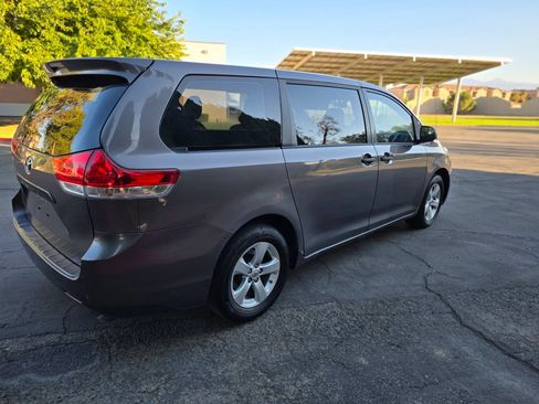 Used 2013 Toyota Sienna L w/ Towing Pkg FWD image 8