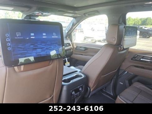 Used 2026 Chevrolet Suburban High Country AWD/4WD image 12