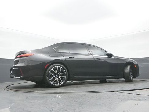 Used 2023 BMW i7 xDrive60 w/ Executive Package 2 image 32