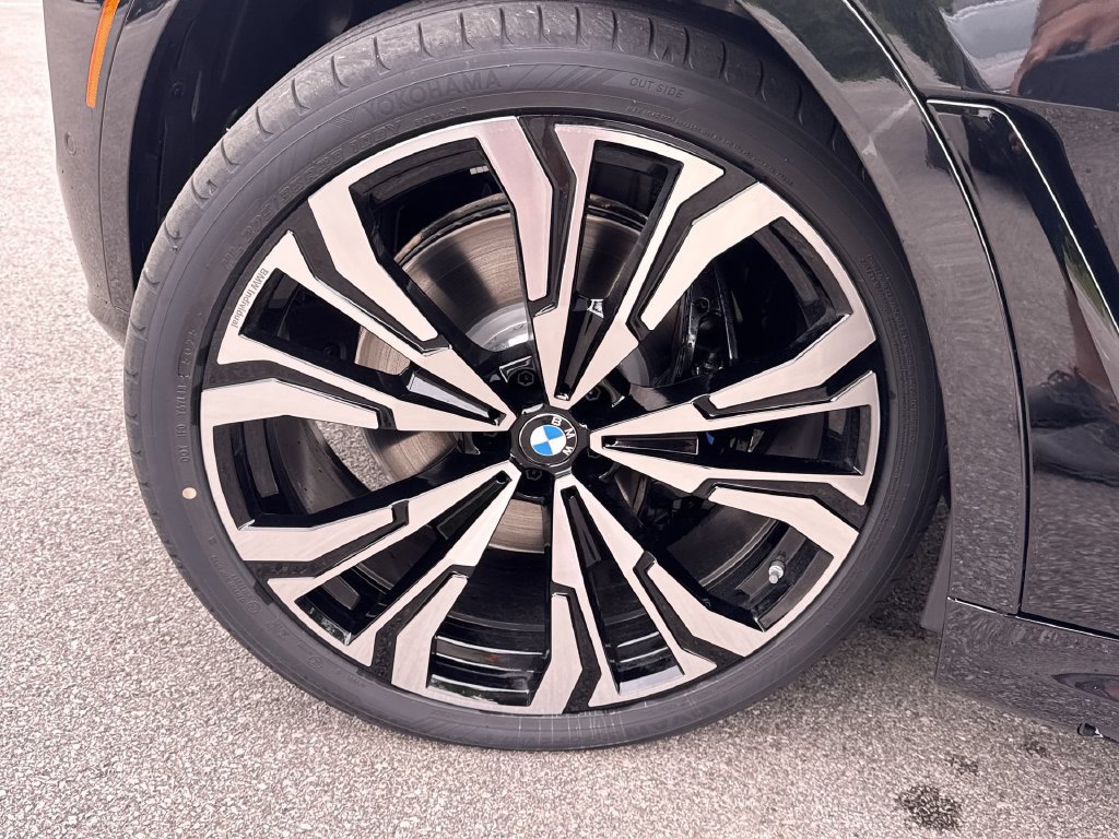 Used 2027 BMW X7 M60i AWD/4WD image 19