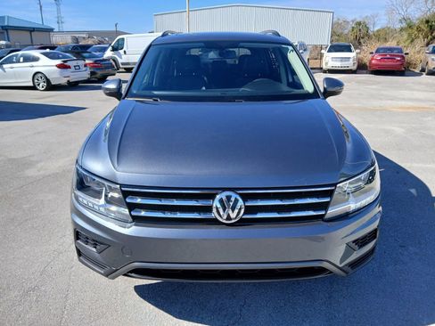 Used 2021 Volkswagen Tiguan SE w/ Panoramic Sunroof Package image 3