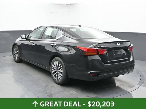 Used 2025 Nissan Altima 2.5 SV FWD image 12